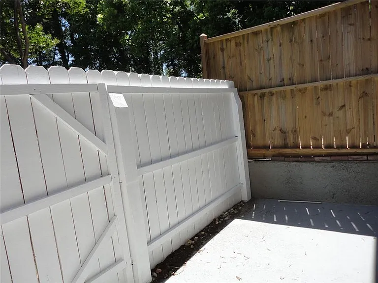 403 Northdale Ct — Photo 7