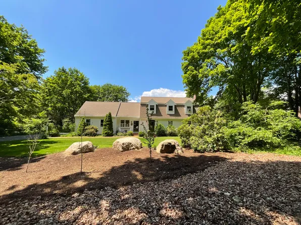 216 N Falmouth Highway, North Falmouth, MA 02556