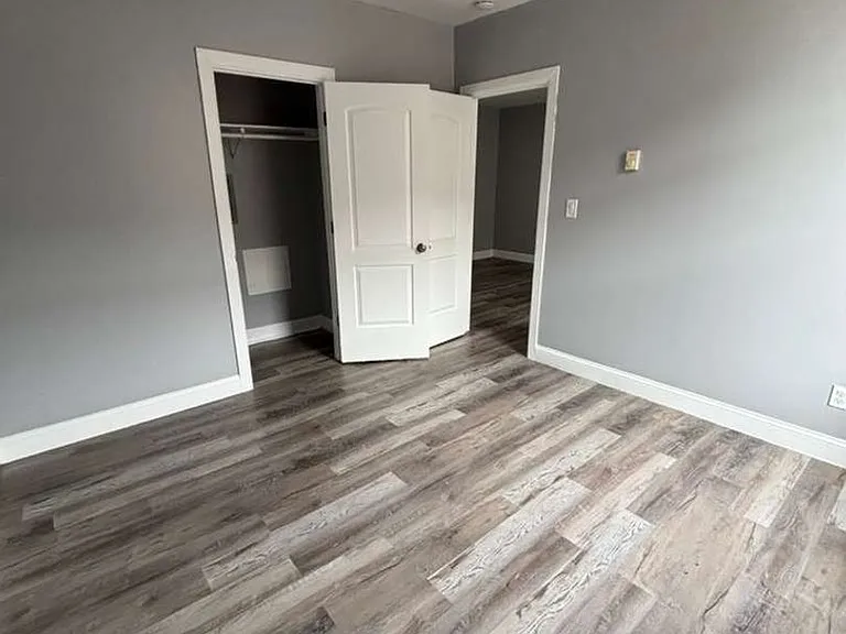 460 Main St — Photo 3