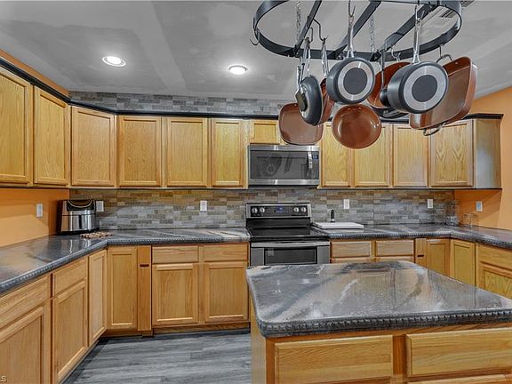 5th image of 677 Kennedy Country Dr