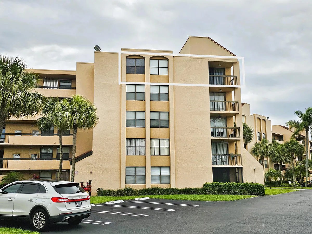 Building Photo - 2255 Lindell Blvd #4511