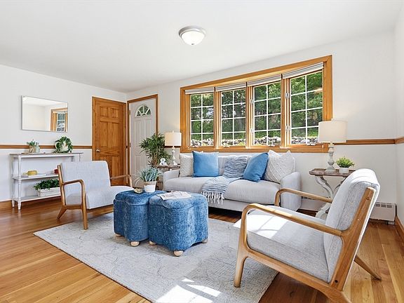 4th image of 111 Nashua Rd