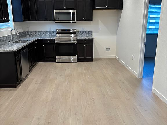 4th image of 6822 Larchmont Dr