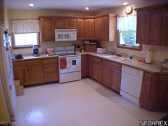 3rd image of 8017 Brookwood St NE