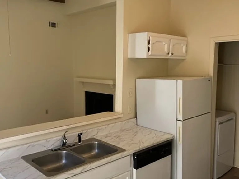 8010 Pennth Ave — Photo 4