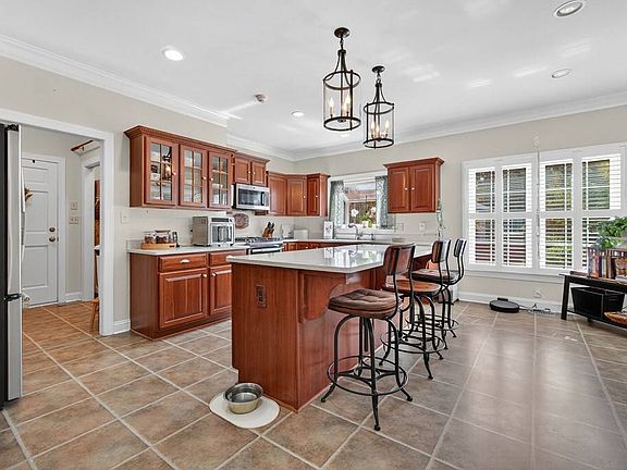 3rd image of 128 Country Club Dr