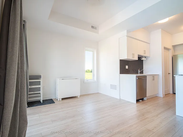 940 Saint David St N #3 — Photo 8