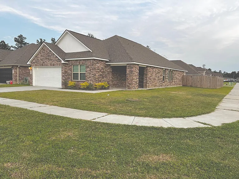 35500 Grovemont Dr — Photo 2