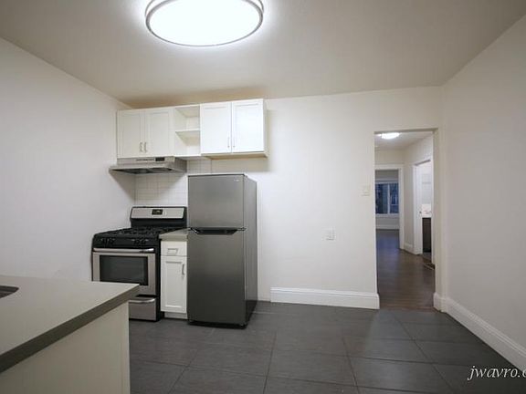 2nd image of 4728 Balboa St APT 1
