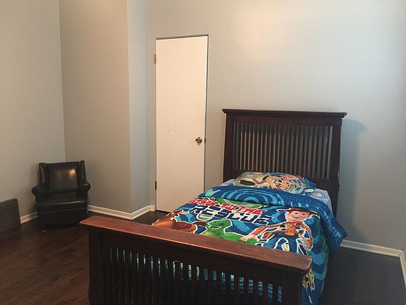 4th image of 3135 Cuyler Ave
