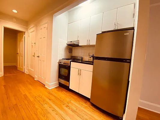 Rented by Metropolis Real Estate of Manhattan | media 28