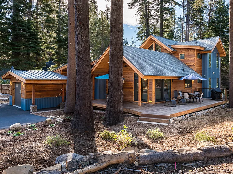 6235 Chamberland Dr — Photo 1