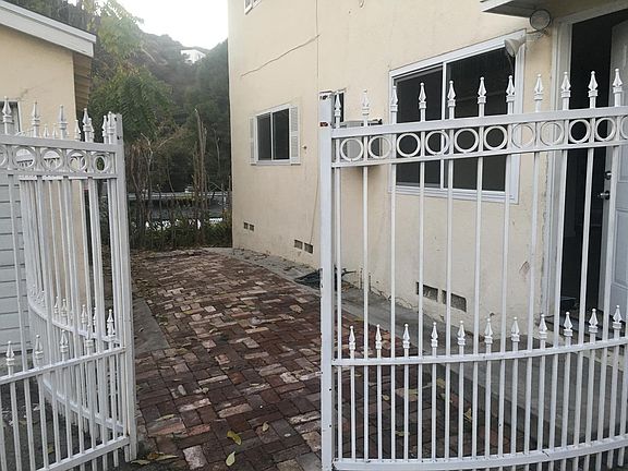 2nd image of 3032 Honolulu Ave APT A