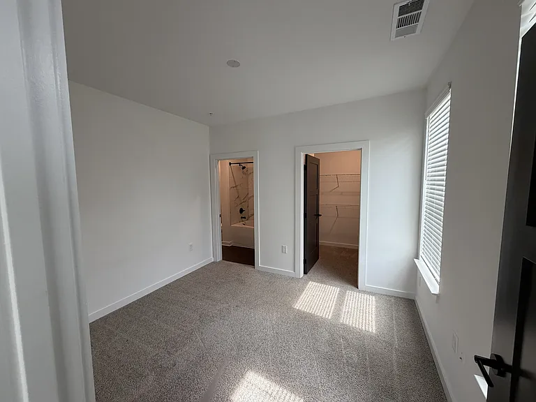 The Wren Apartments — Photo 230