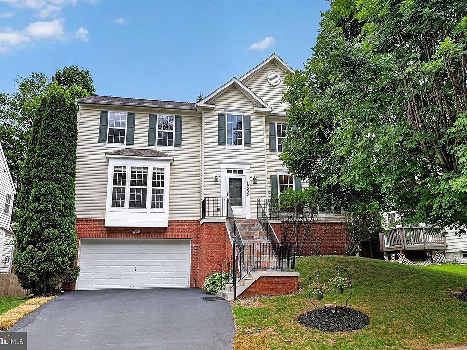 1st image of 19225 Wheatfield Dr