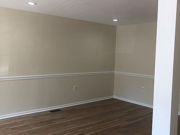 4th image of 4410 Holly Ave