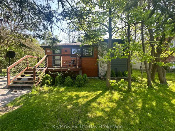 15 61st St S, Wasaga Beach, ON L9Z 1W1