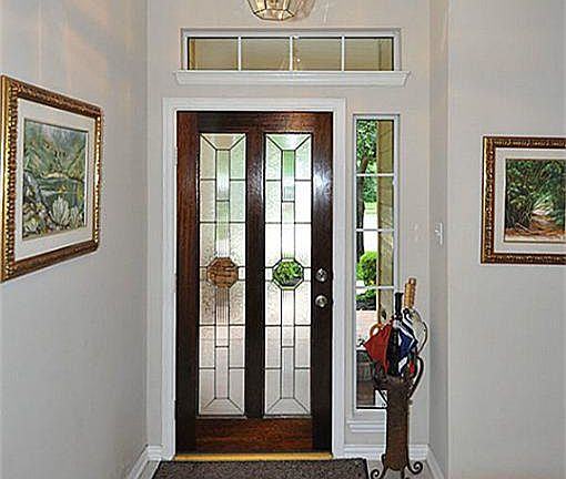 Spacious and inviting entry with leaded glass front door.