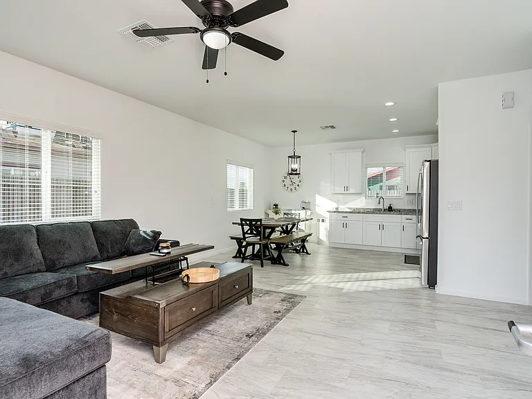 3731 N Stone Ave #2 — Photo 2