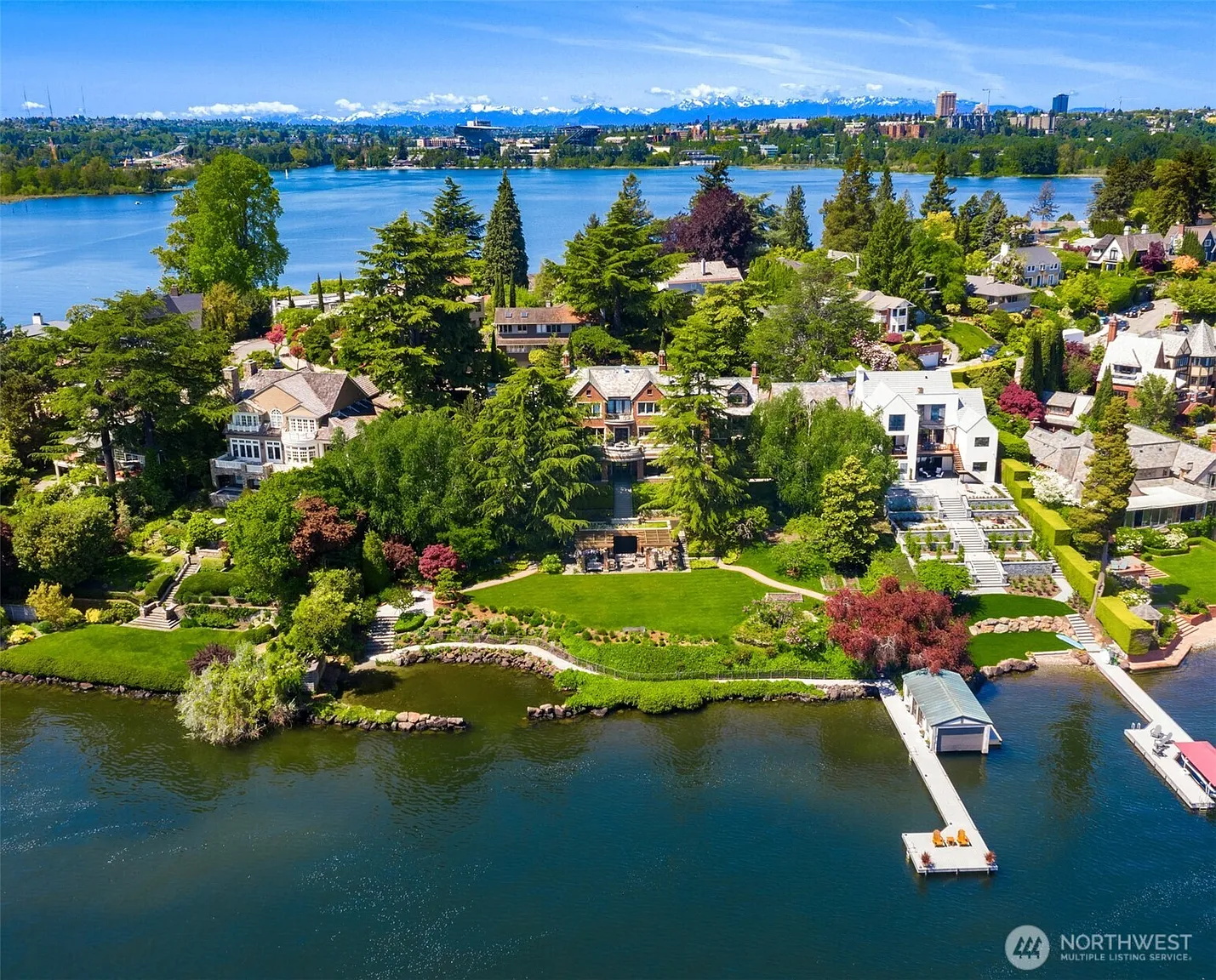 3038 E Laurelhurst Drive NE photo 1