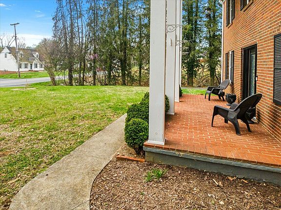 3rd image of 3581 Grandin Rd SW