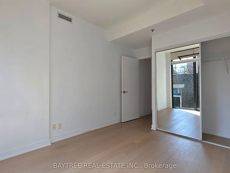 15 Beverley St #608 — Photo 10