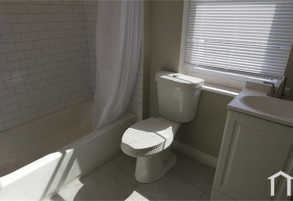 5th image of 4903 Penn St #B