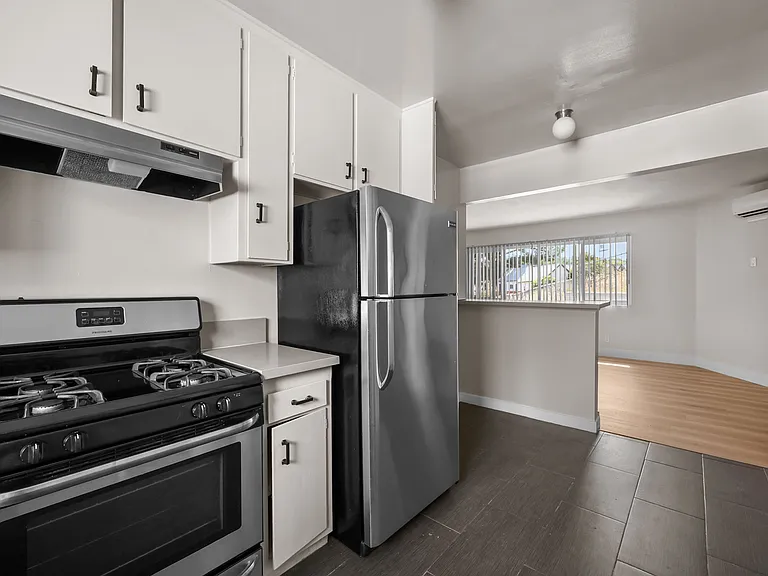 4958 N Maywood Ave #1A — Photo 3