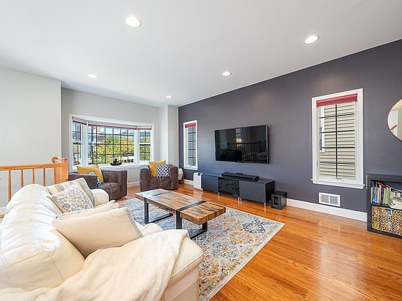 5th image of 233 Laidlaw Ave