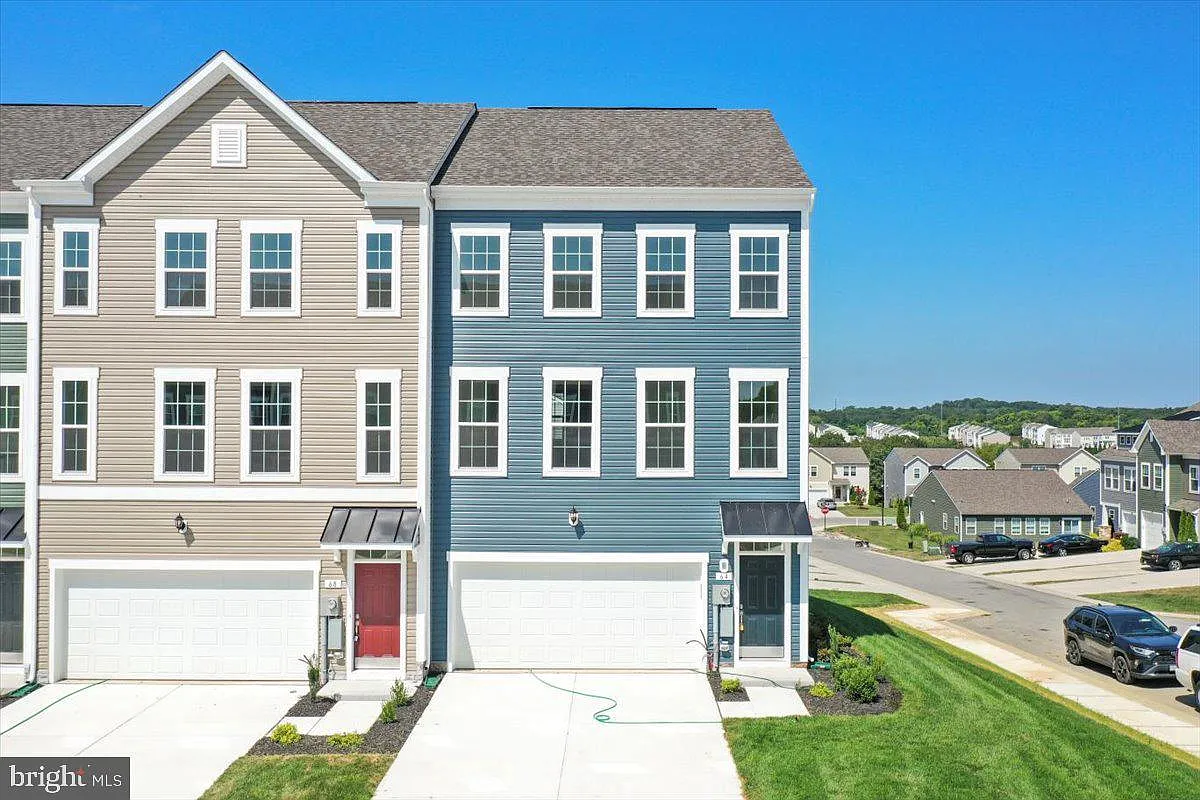 4 bed, 4.0 bath, 2008 sqft, $2,300 — Photo 1