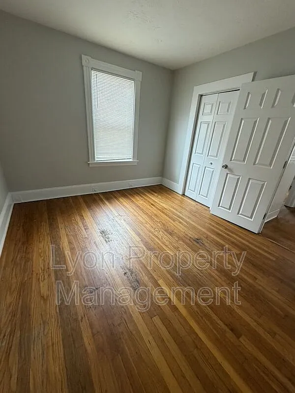 3 bed, 1.0 bath, 1400 sqft, $1,700 — Photo 1