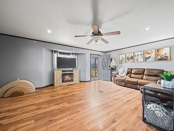 4th image of 153 Willis Cir