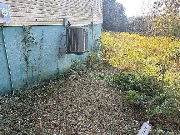 2nd image of 2797 Wabash Rd