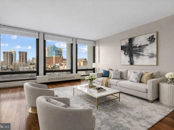 210 Locust St #6FW, Philadelphia, PA 19106