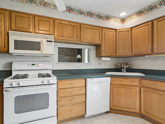 5th image of 1067 S Whippoorwill Ln