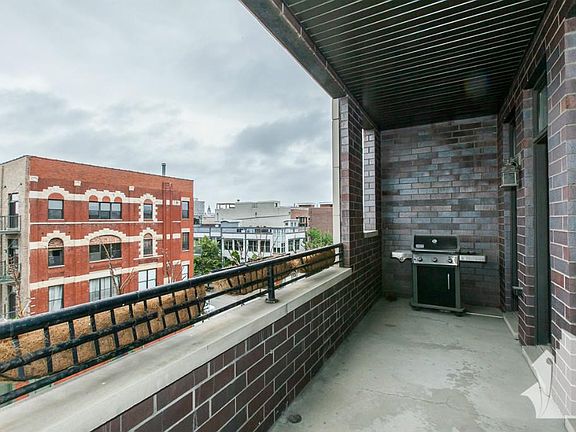 4th image of 1357 W Grand Ave #4B