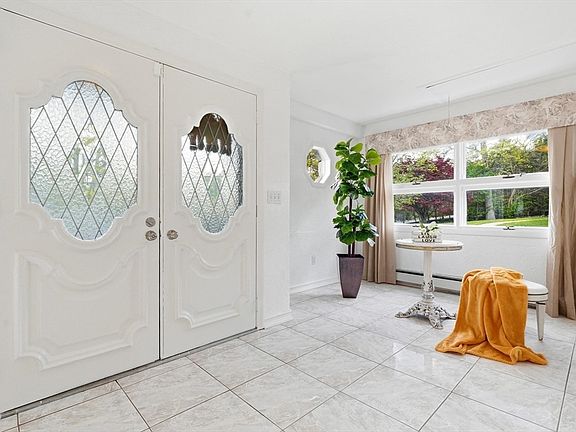 4th image of 39 Forest St