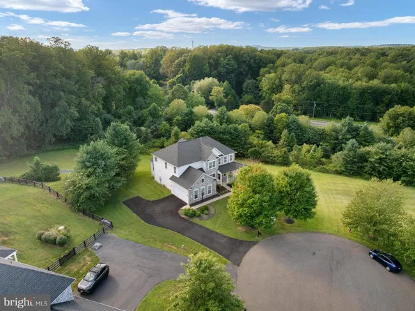 8091 Side Hill Dr, Warrenton, VA 20187