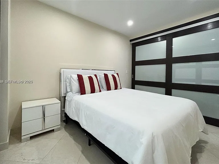 900 Jefferson Ave #9 — Photo 11