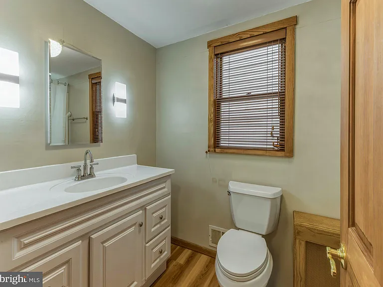 466 Logan Ave — Photo 13