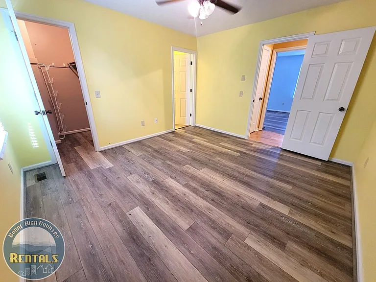 1254 Camelot Ct NE — Photo 10