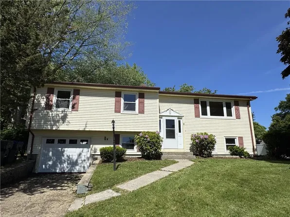 26 Seneca Rd, Portsmouth, RI 02871