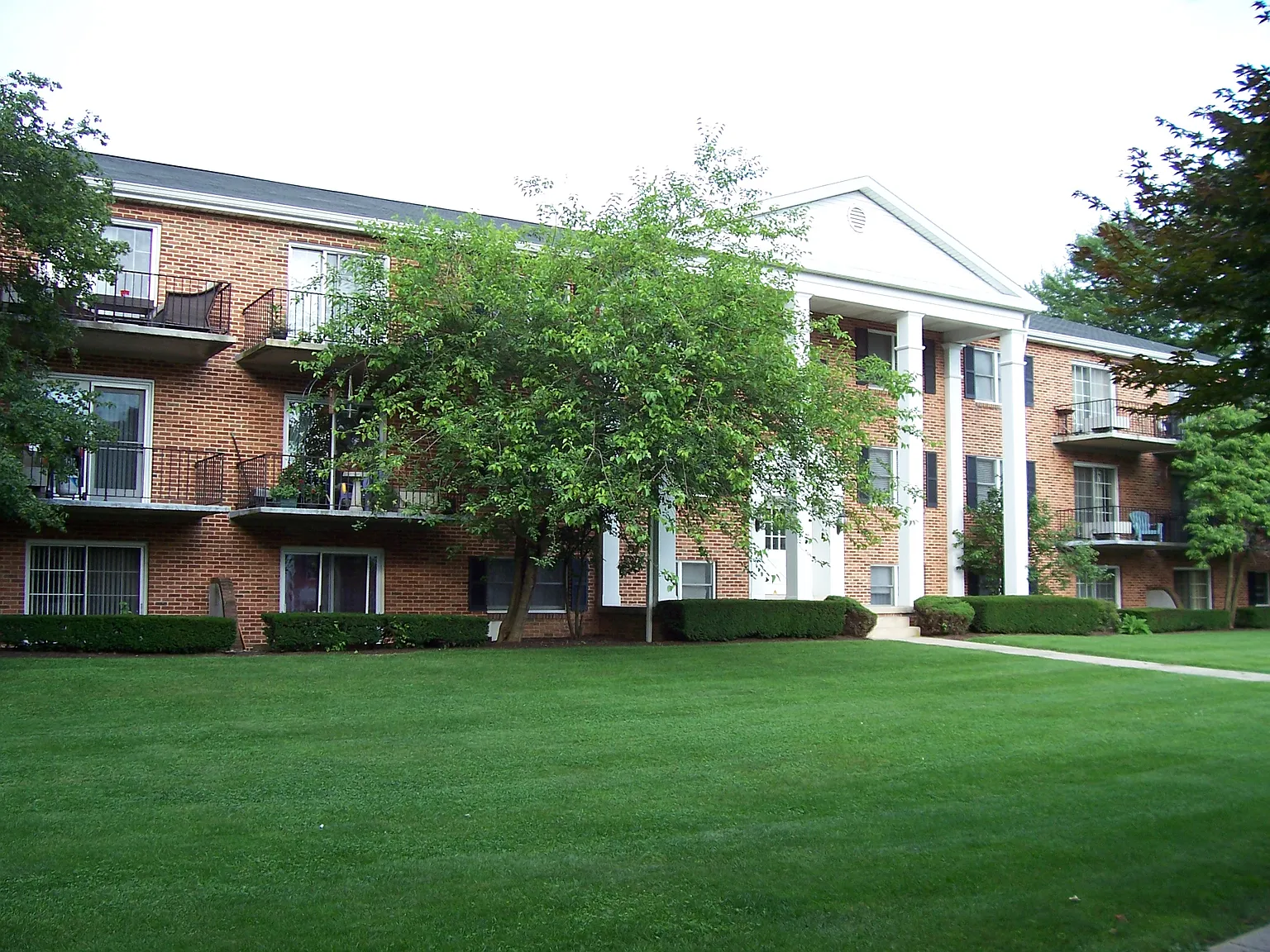 Cedar Run Condominiums — Photo 3