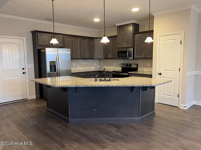 1210 Belgrove Dr — Photo 7