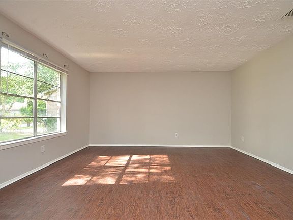 4th image of 7411 Breccia Dr