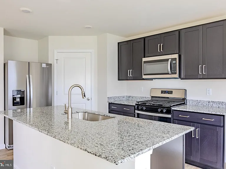 110 Charing Cross Dr — Photo 4