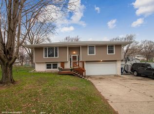 3212 92nd St, Urbandale, IA 50322
