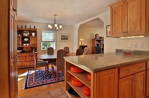5th image of 5 Bradbury Ln