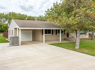 221 1st St, Gilby, ND 58235