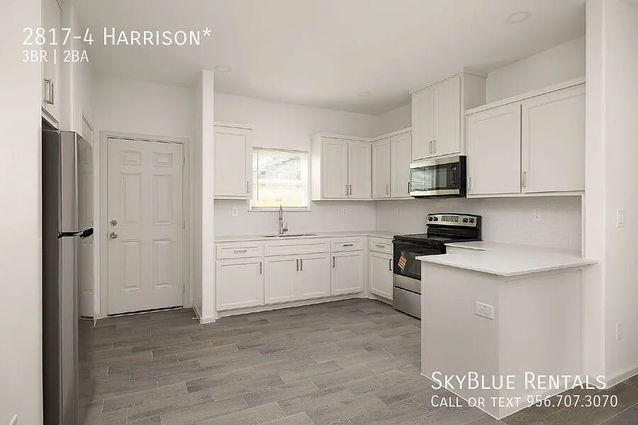 "Charming 3-Bed, 2-Bath Alton Apartment with Sleek Granite Finishes!" — Photo 4